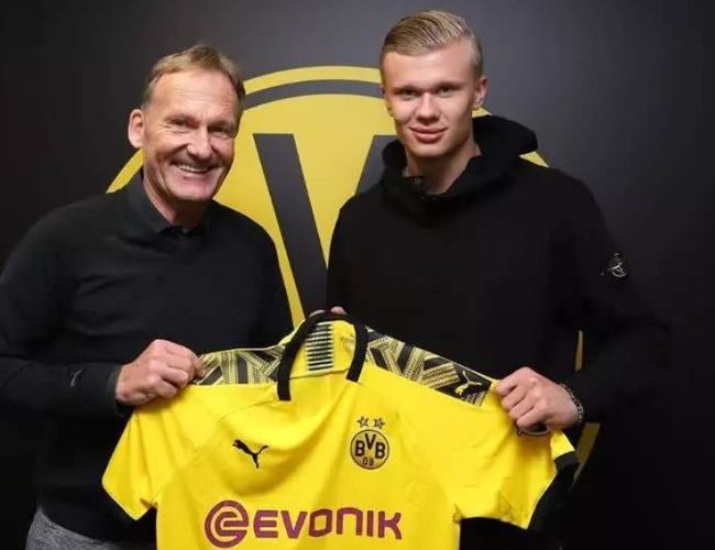 前锋替补登场首球建功，提高信任度（替补前锋登场即破门，信任度提升）