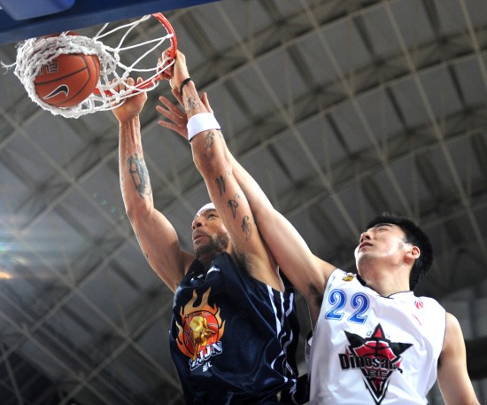 若莱万今晚进球，布鲁日将成为他欧冠中打入进球的第39个对手（莱万若今夜破门，布鲁日将成其欧冠第39个被他攻破的对手）