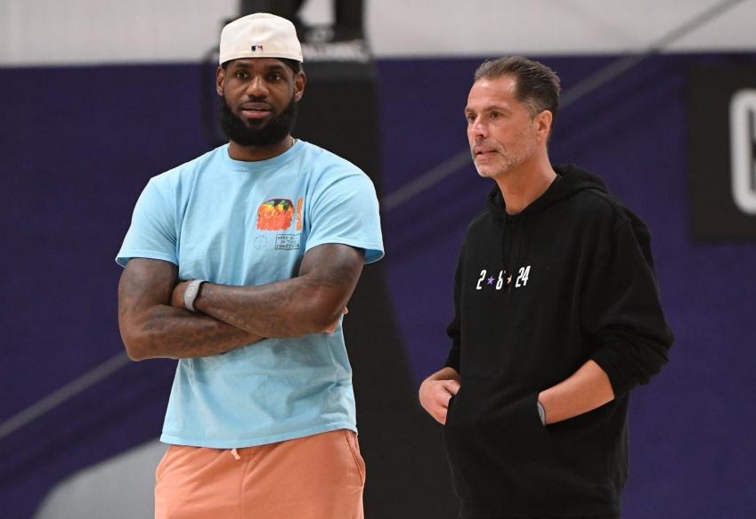 国际米兰牢牢占据榜首（国米稳居榜首）