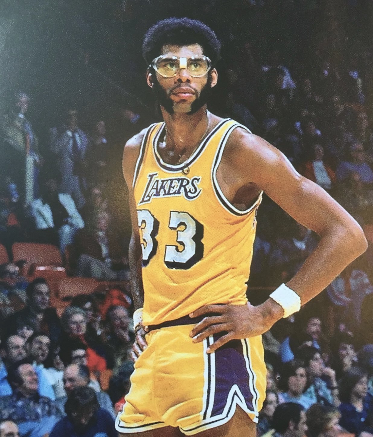 拳击：拳台之上的勇气与坚守（擂台之上：拳击的勇气与坚持）