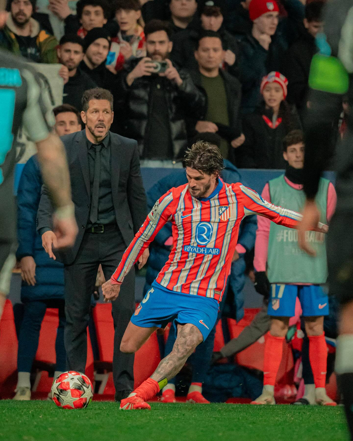 40岁后单场25+5+5场次詹姆斯达16次，历史断档第一