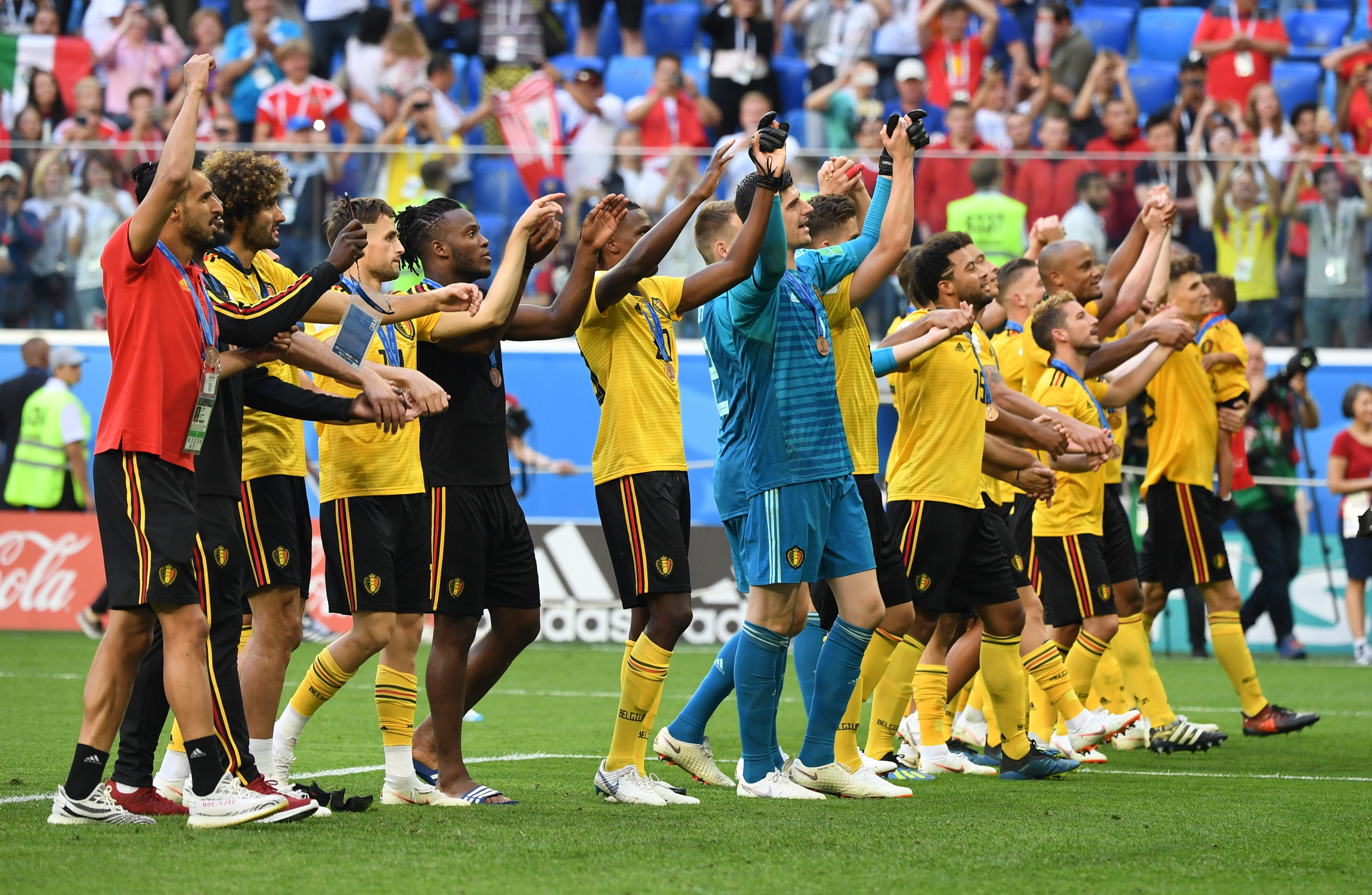 官方：齐达内之子卢卡内收肌受伤，已离开阿尔及利亚队训练营（阿尔及利亚队官方：卢卡·齐达内内收肌受伤，已离开国家队集训营）